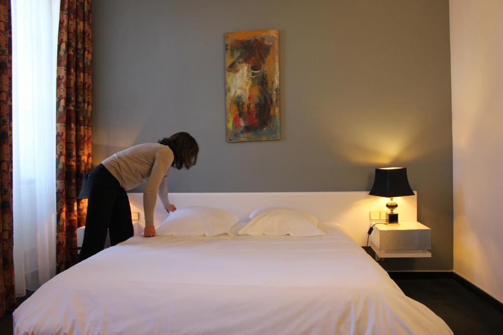 Hotel Au Pavillon Du Frene Lacaune Oda fotoğraf