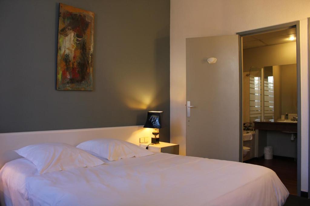 Hotel Au Pavillon Du Frene Lacaune Oda fotoğraf