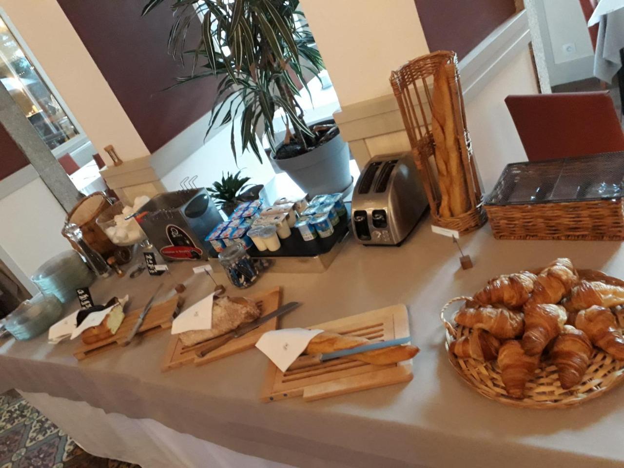 Hotel Au Pavillon Du Frene Lacaune Dış mekan fotoğraf